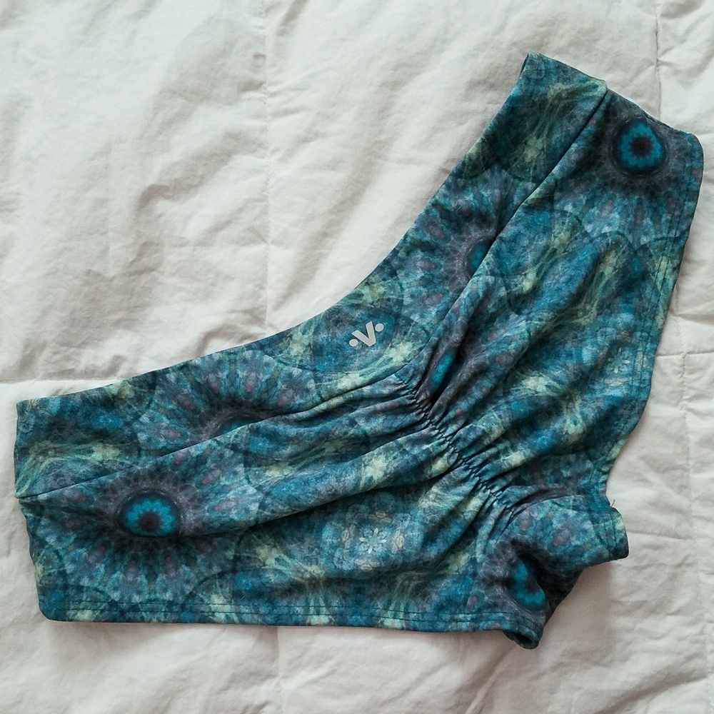 Kalidescope Limited Print "V" Short
